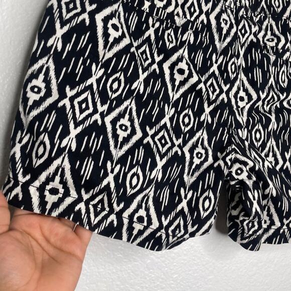 Old Navy Womens Shorts Size 10 Black & White Geometric Tribal Ikat Short Shorts - Picture 11 of 12